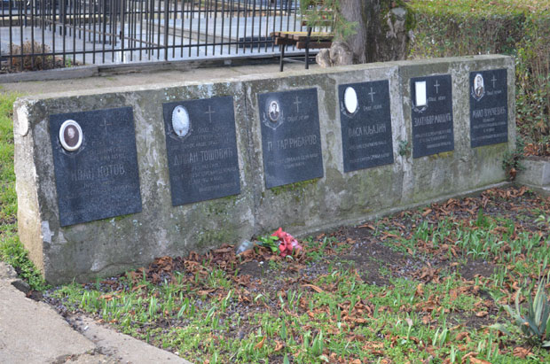 Обнављају Алеју славних